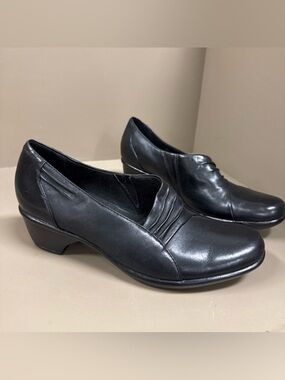 CLARKS "Wyld Foxtrot" Black 84116 Leather Comfort Pumps Pleated Detail